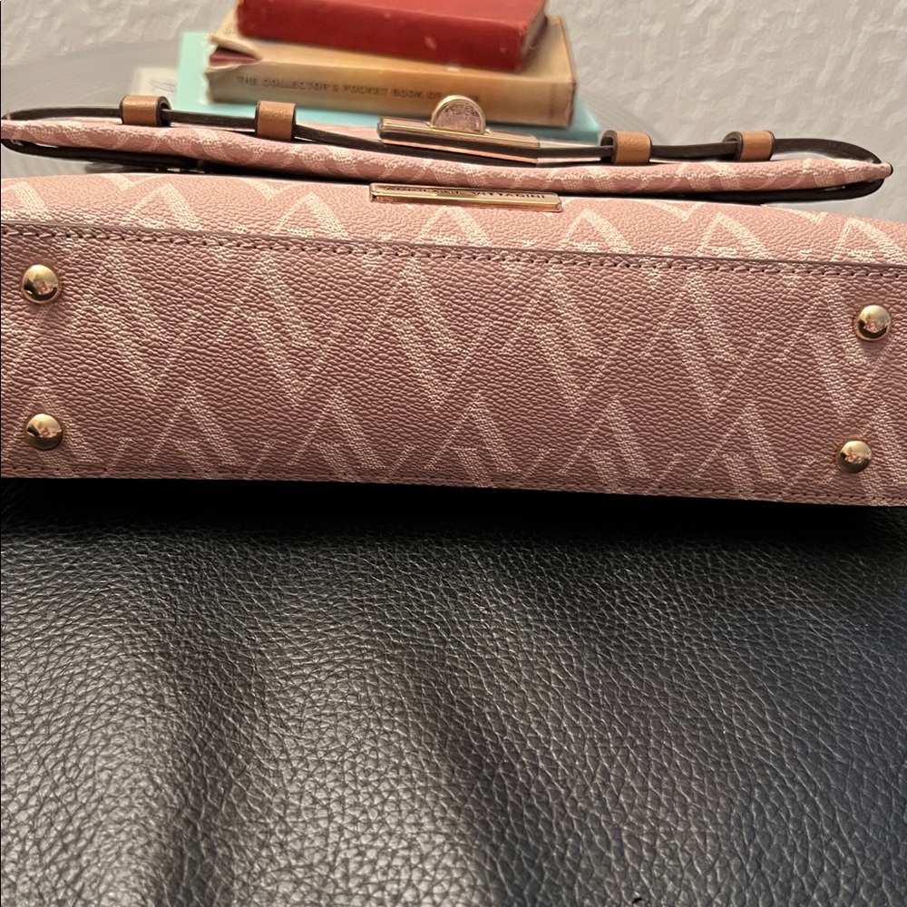 ADRIENNE VITTADINI THE SERAFINA COLLECTION SIGNATURE FLAP NWT Retails$190 - Picture 10 of 13
